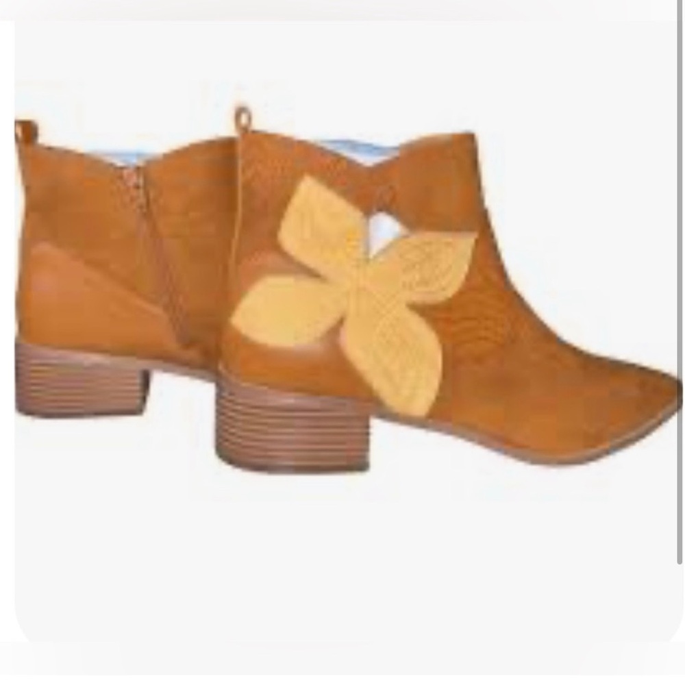 Monroe & Main Ankle Boots Monroe Floral Overlay Bootie CUTE Size 9 NEW IN BOX